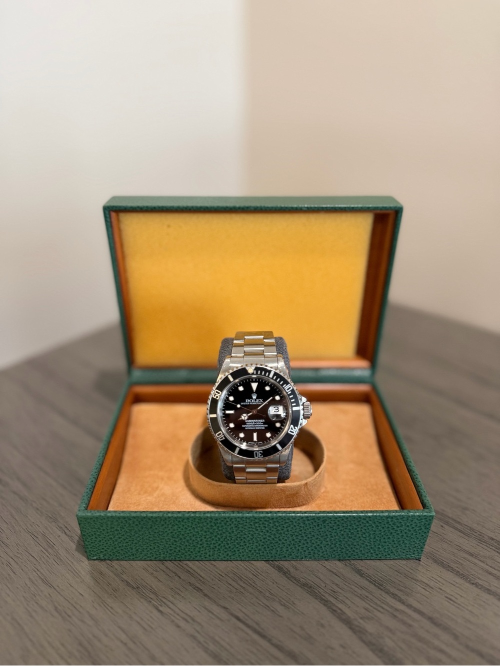 ROLEX Submariner Date 40mm Black Bezel 16610 Watch